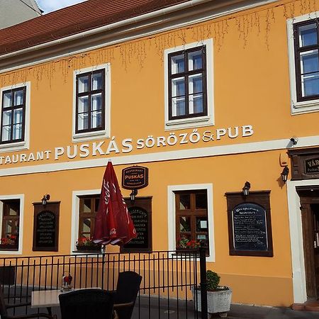 Varkeruelet Apartman Sopron Eksteriør billede