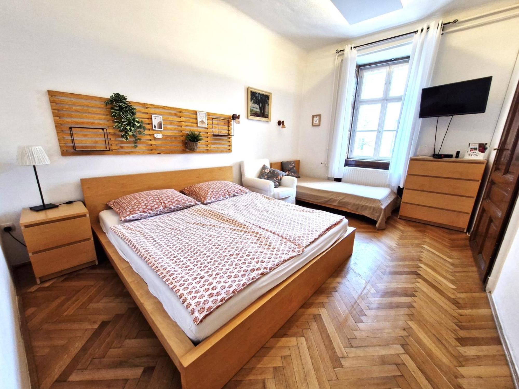Varkeruelet Apartman Sopron Eksteriør billede