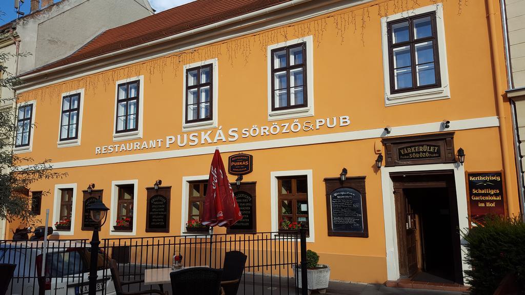 Varkeruelet Apartman Sopron Eksteriør billede
