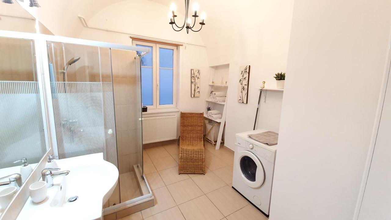 Varkeruelet Apartman Sopron Eksteriør billede